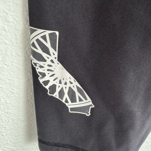 Lululemon Los Angeles Logo Black Leggings Size 8 - Picture 4 of 7